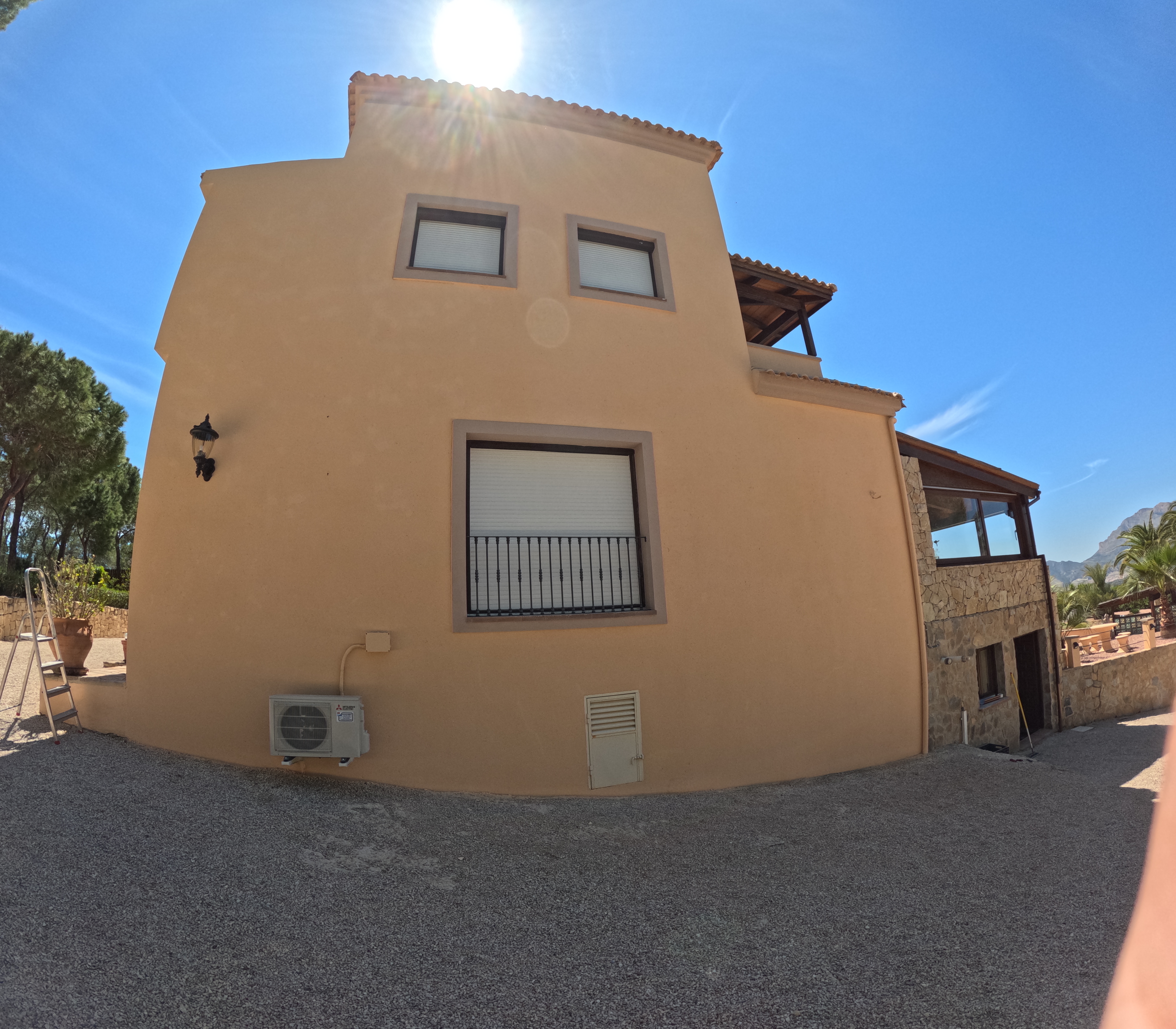 Exterior villa después de pintar