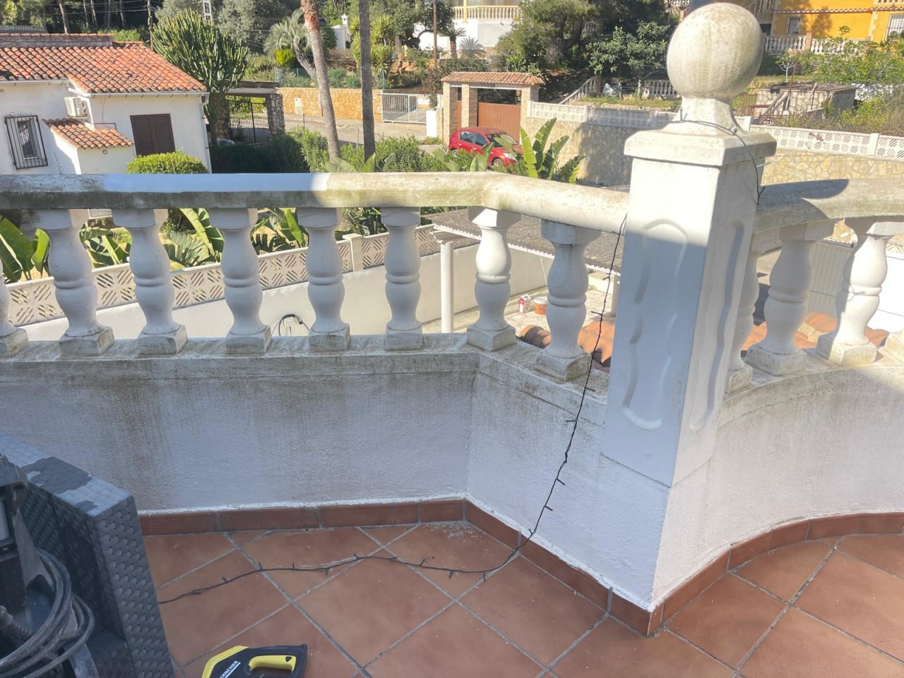 Chimenea y terraza antes — paredes sucias