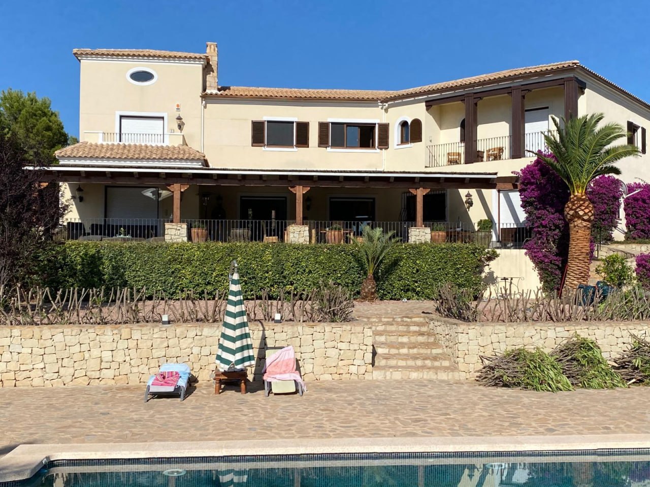Painters in Denia — villa facade CostaPintura