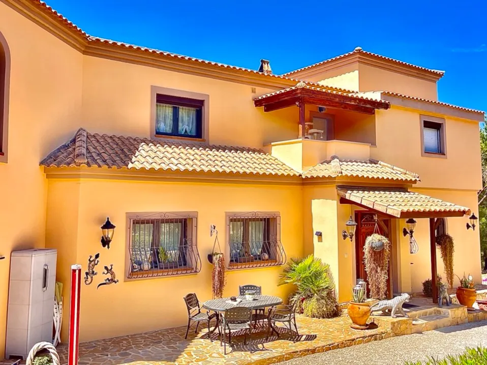 Pintura de fachada en Denia — fachada villa Costa Blanca