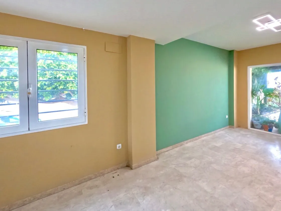 Pintura de interior en Moraira — interior residencial Costa Blanca
